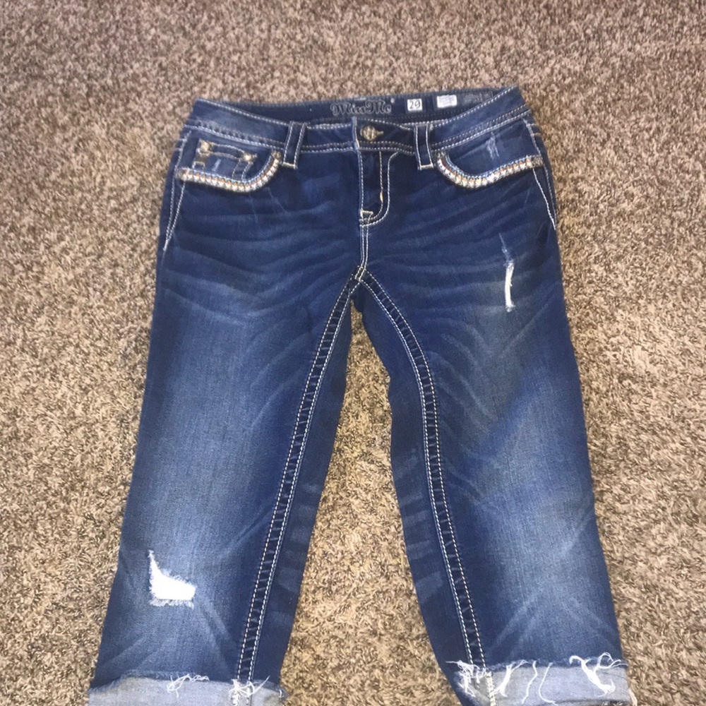 Beautiful miss me jeans capris. Size 29